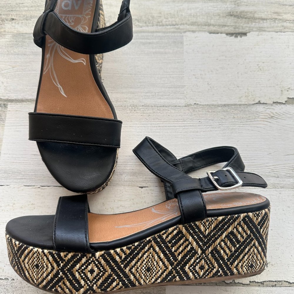 DV TARGET Brynn Woven Raffia Black & Tan Printed Platform Wedge Sandals sz 8.5